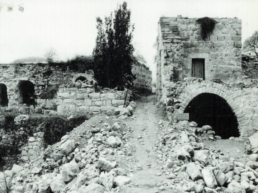 RUINS OF HOMES LEFT EMPTY FROM THE DEIR YASSIN MASSACRE, 1986. (PHOTO: DEIRYASSINREMEMBERED.ORG)